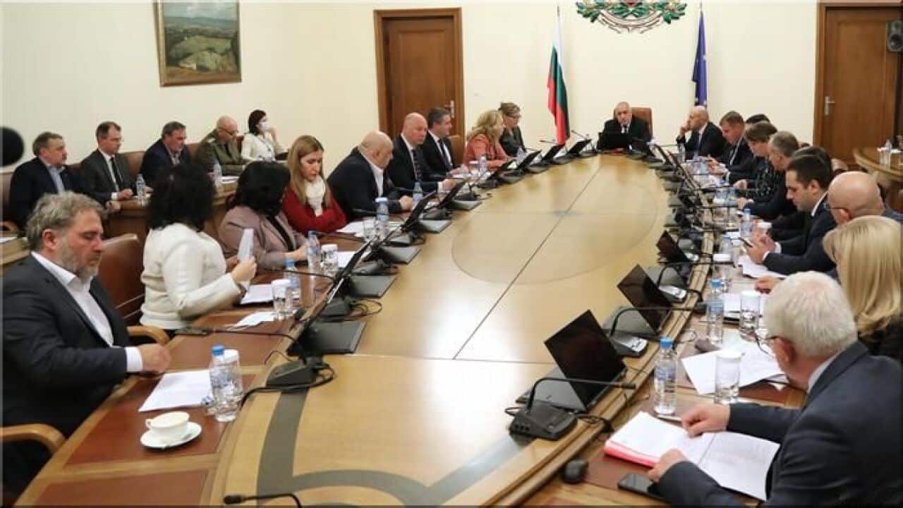 Българското правителство прогнозира пикът на коронавируса да е в третата третина на април.