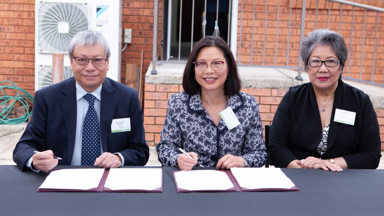 更生會會長楊迺賢(左)與嘉賓出席更生會西雪梨服務中心開幕典禮