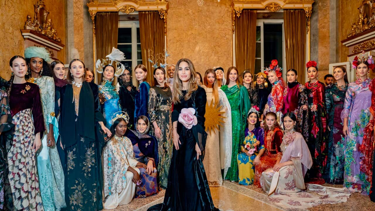 Lara Dizeyee with models.jpeg