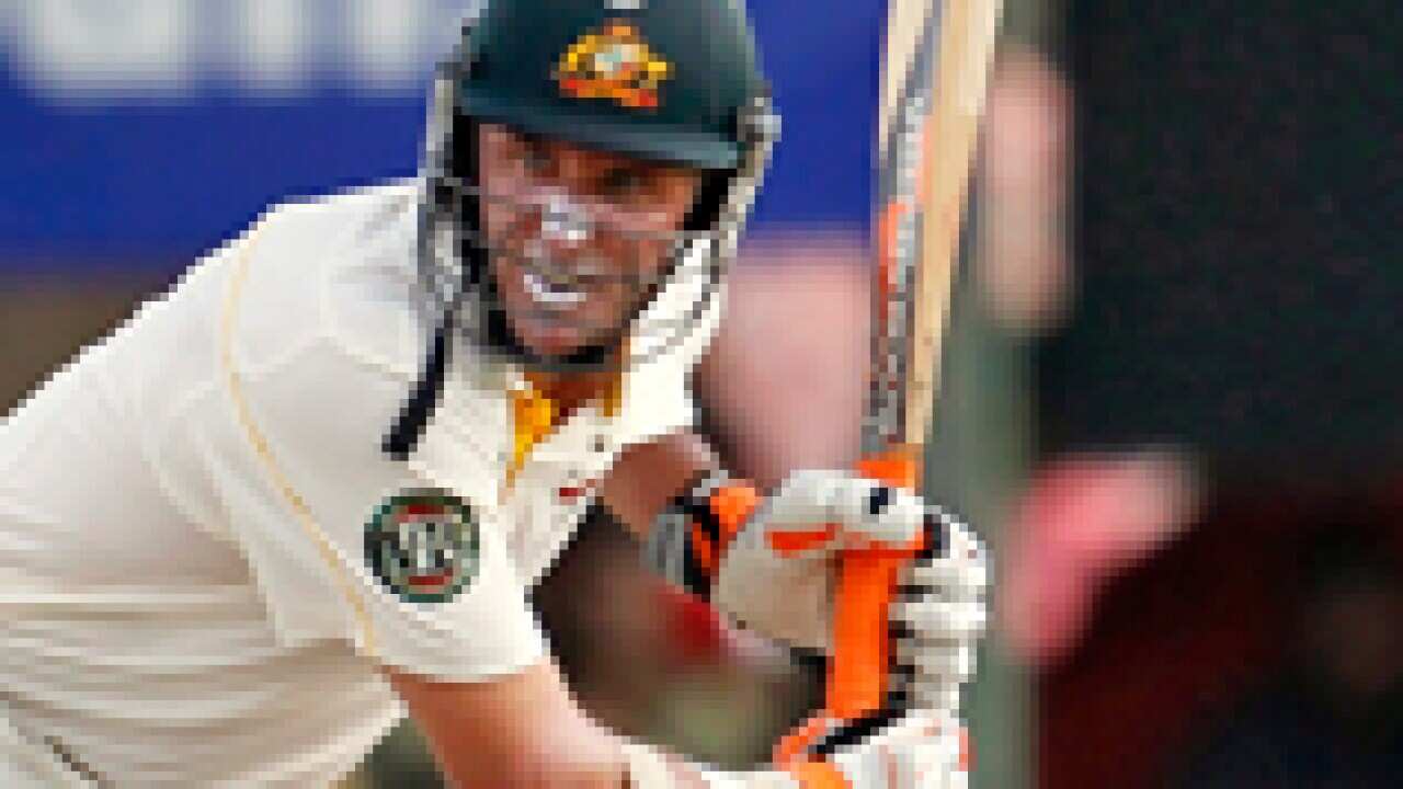 Hussey_SL_Test_110901_s_aap_643738166