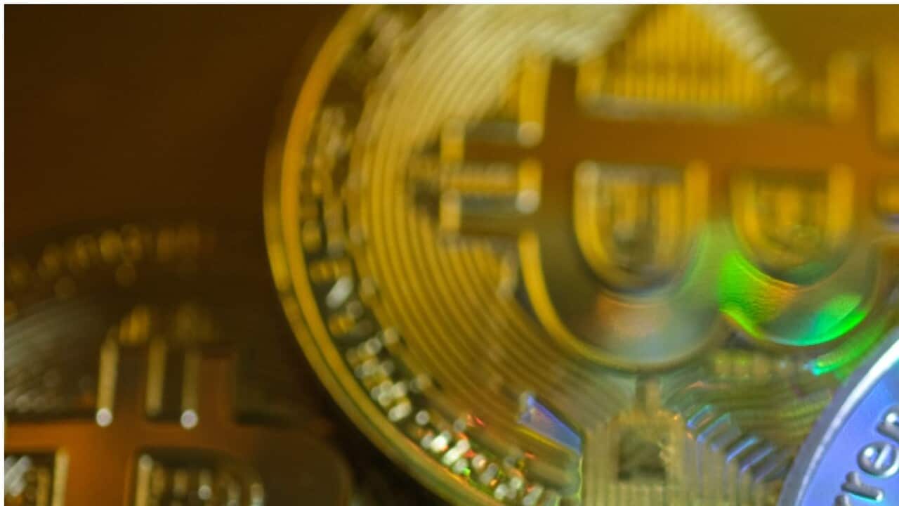 China bans cryptocurrency transactions | SBS News