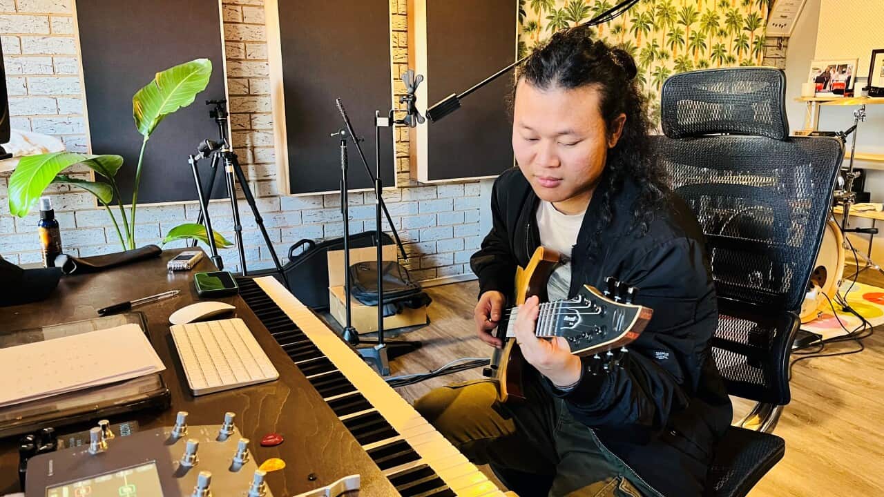 Eh Lay in his L A Record studio. Photo: SBS KAREN/SHAH PAUNG