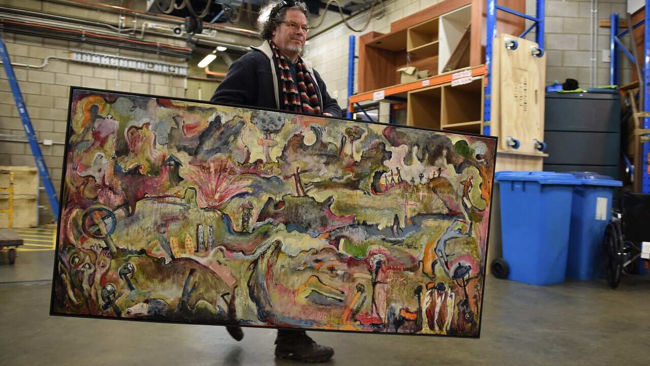 Artists arrive to submit their works