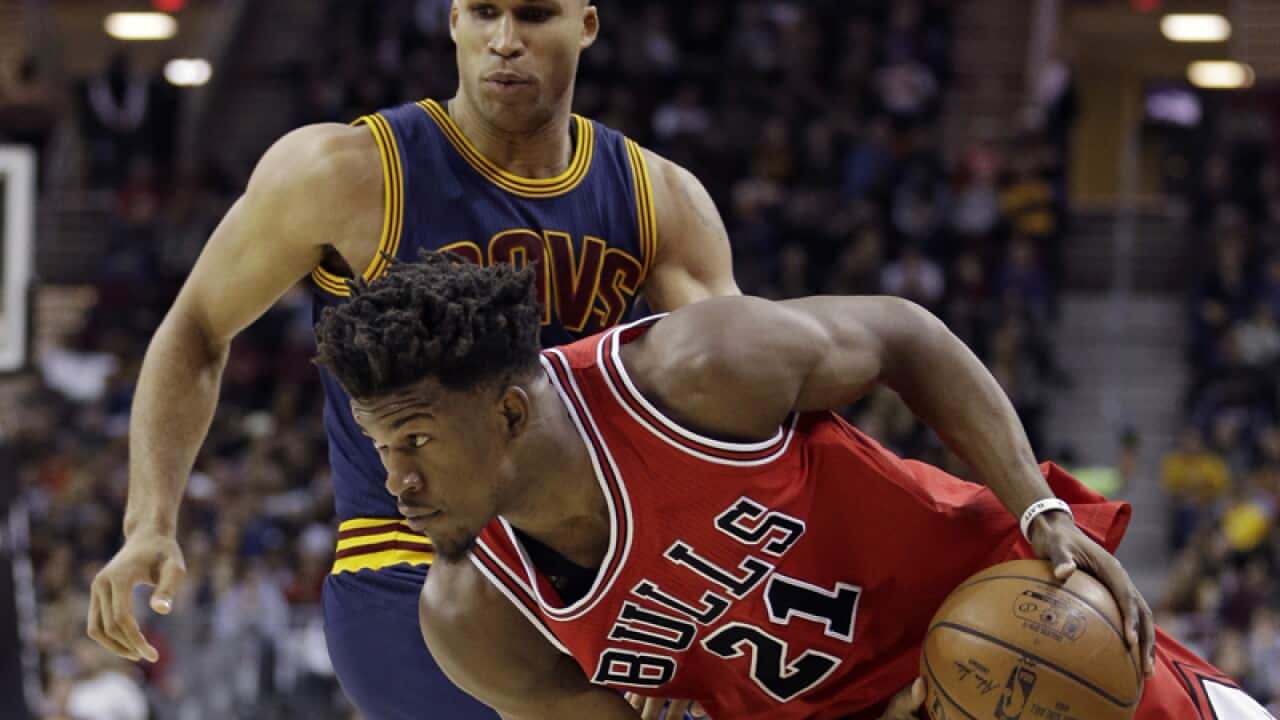 Chicago Bulls' Jimmy Butler drives past Cleveland's Richard Jefferson