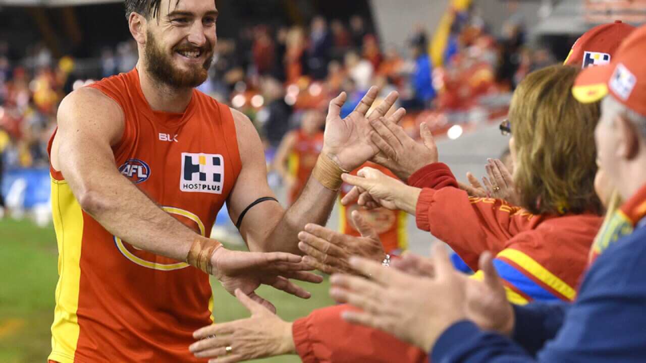 Suns player Charlie Dixon