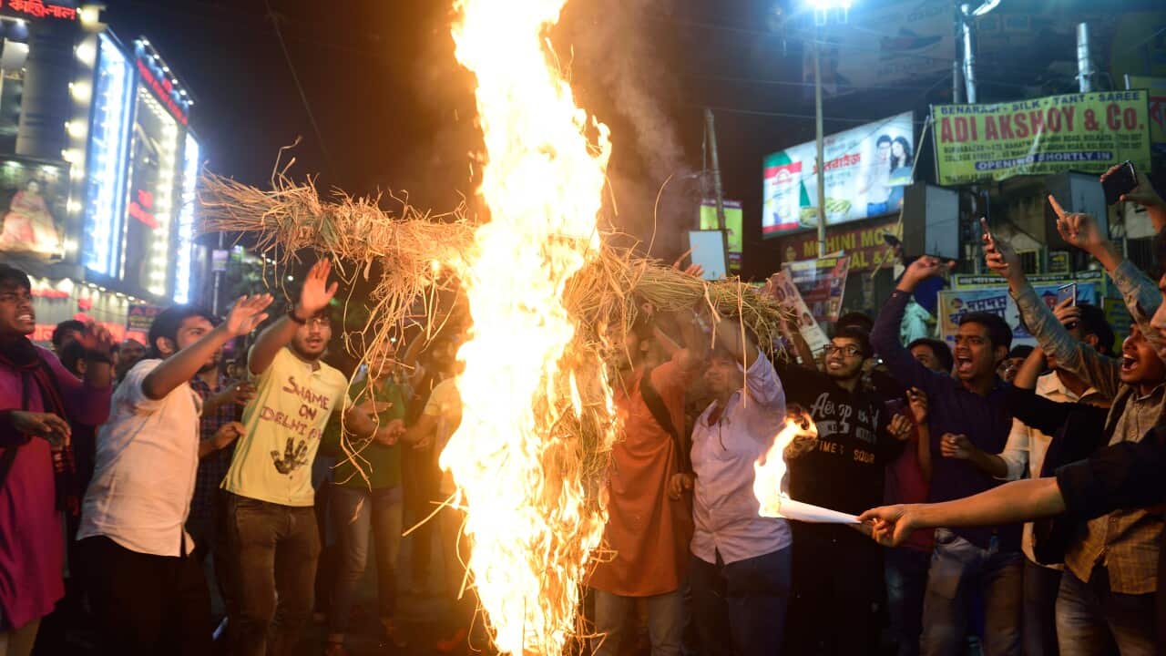 Students of Presidency University kolkata burns an effigy of