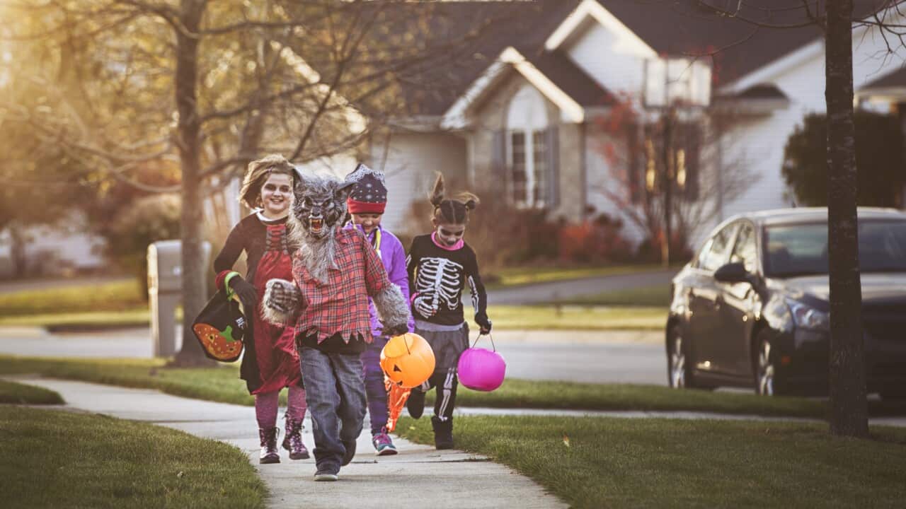 children trick-or-treating
