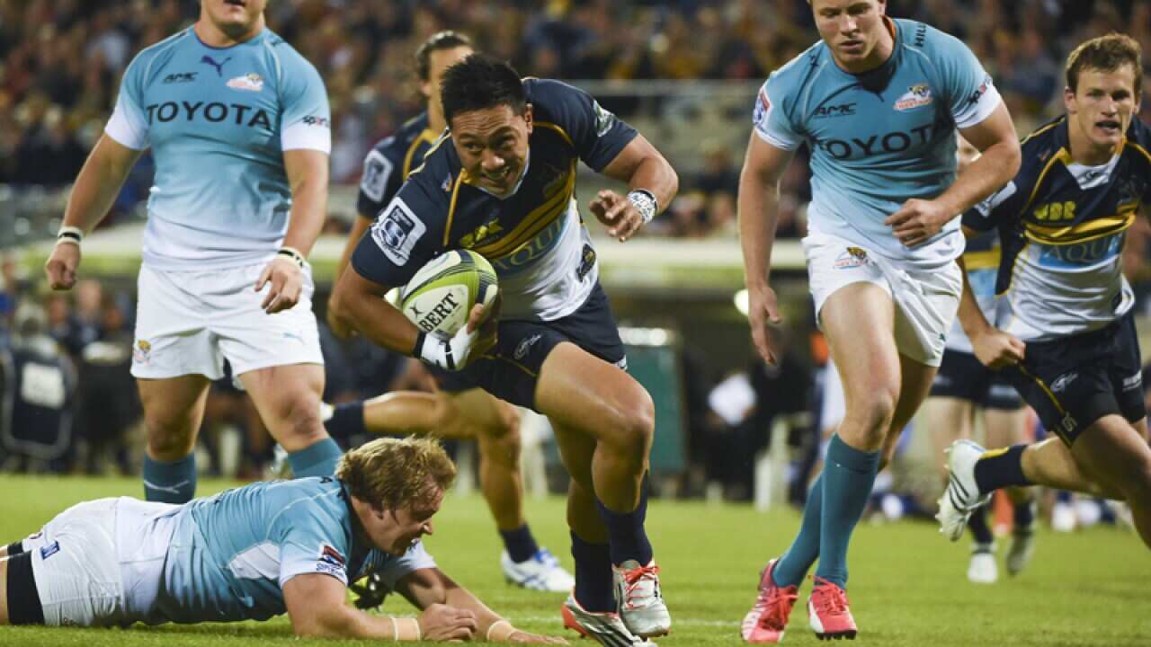 Brumbies' Christian Lealiifano scores a try