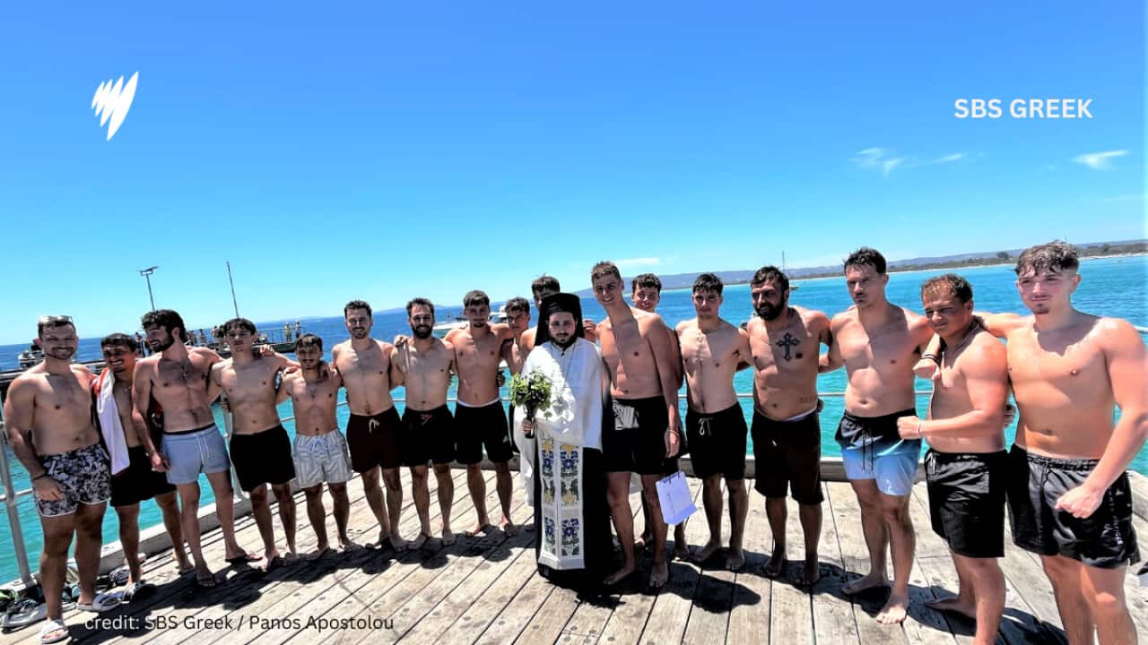 Η παραλία Rye, στη χερσόνησο Mornington της Βικτώριας σχεδόν εκατό χιλιόμετρα από την Μελβούρνη, γέμισε από κόσμο για να ζήσει από κοντά τη μεγάλη Γιορτή των Θεοφανείων