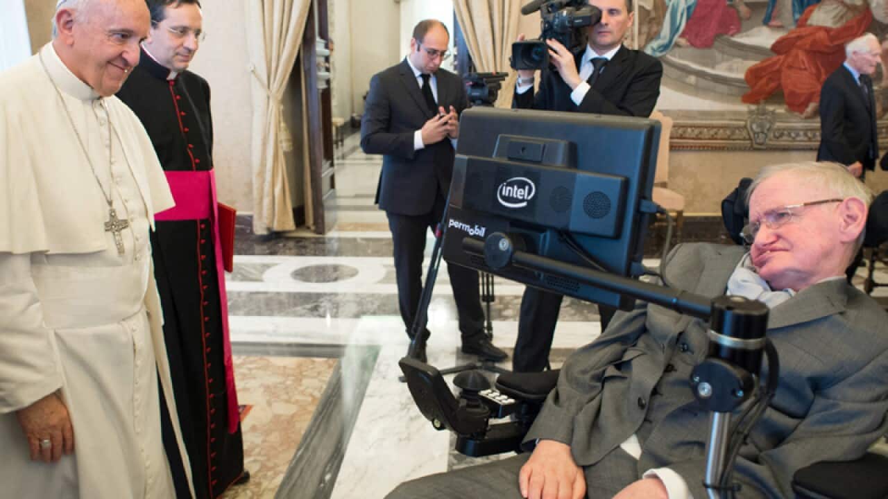 British physicist Stephen Hawking (R) meets Pope Francis