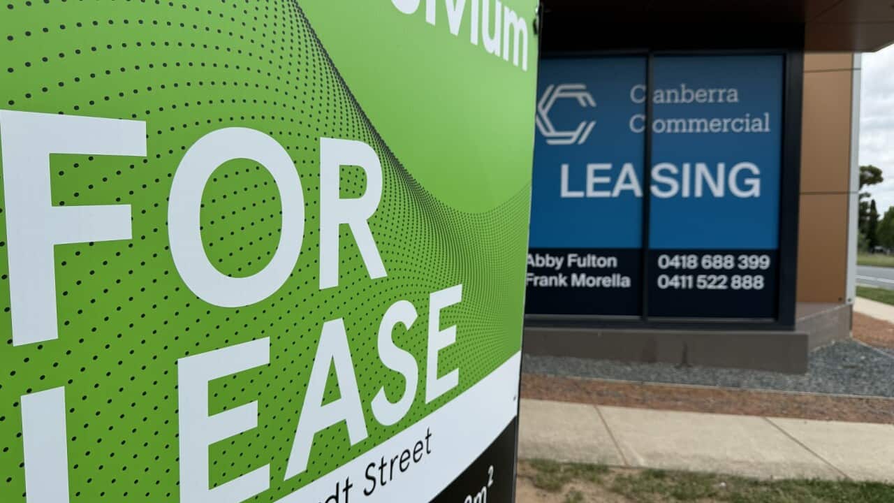 A “for lease” sign is seen outside a set of apartments in Canberra (AAP).