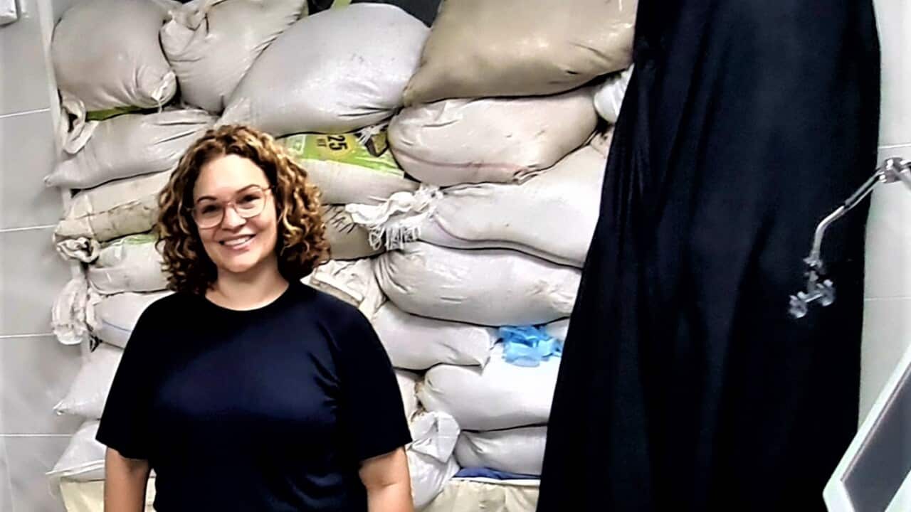 Greek-Australian nurse Helen Zahos. The photo was approved by the mayor of the city and the director of the hospital that Ms. Zahos is offering her services.