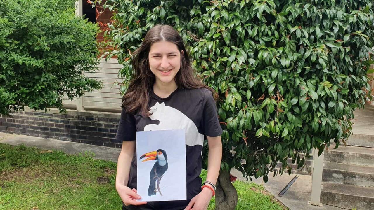 Елена Николова - обичам да рисувам и един ден искам да правя анимации за Walt Disney.