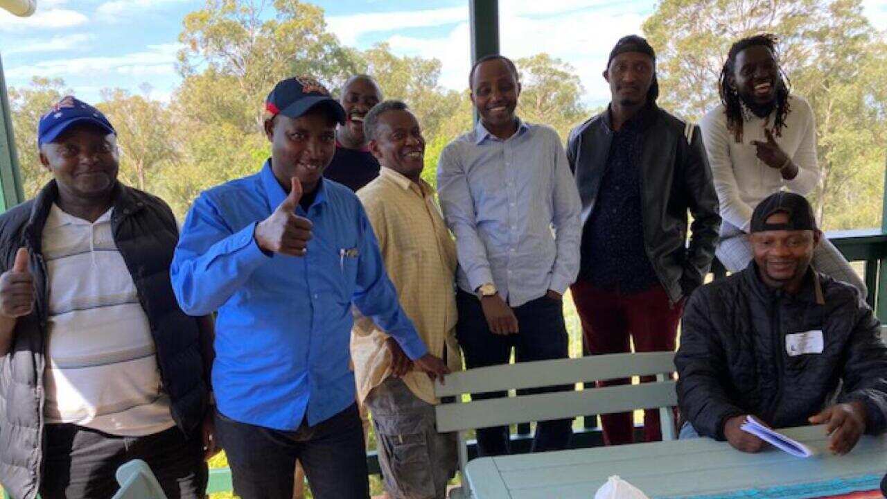 ifoto rusangi y'abari bagiye Taree mu ntara ya NSW barongowe n'umuyobozi nshingwabikorwa wa GLAPD.