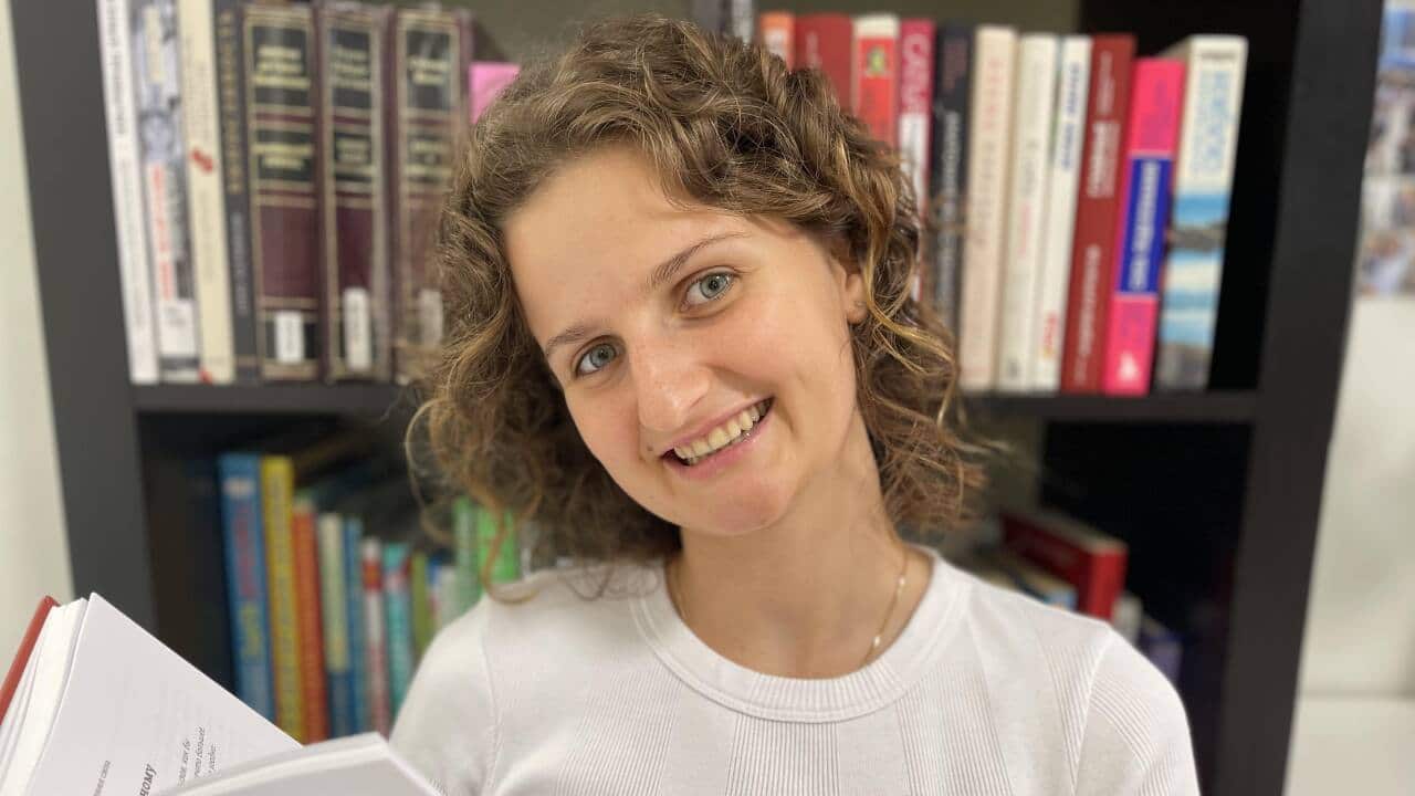 SashaKhmelevskaya_BookBuy.jpg