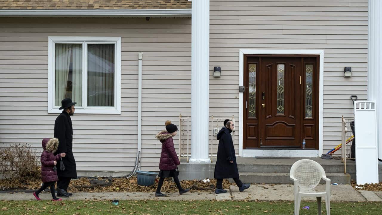 Melbourne Jewish community members take a stroll