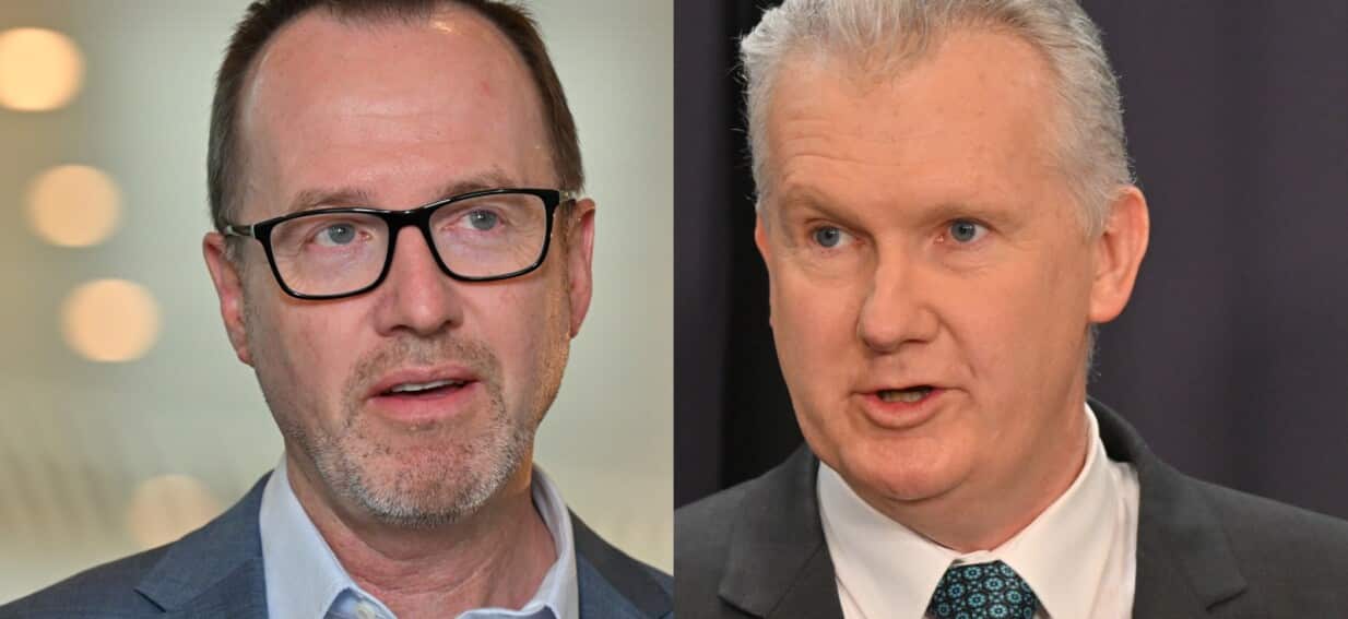 Greens, refugee advocates criticise $400m deal with Nauru to deport former detainees