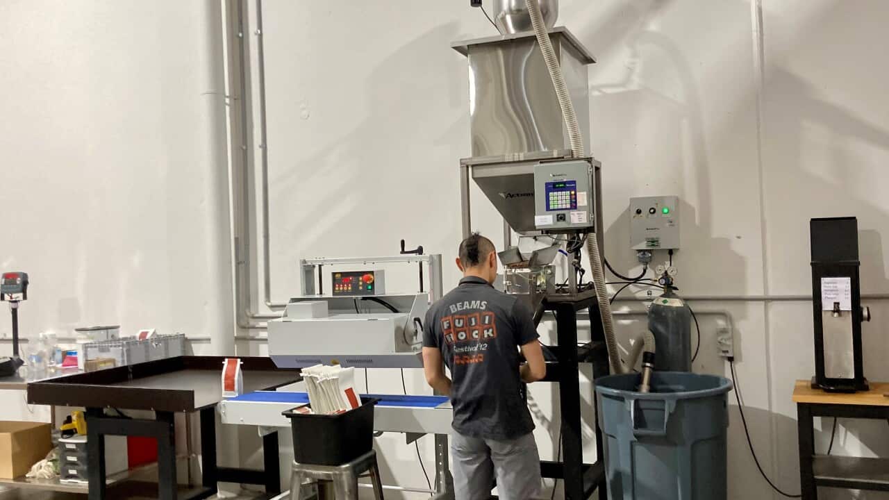 Packaging machine for coffee (Photo by T. Ishiwata)