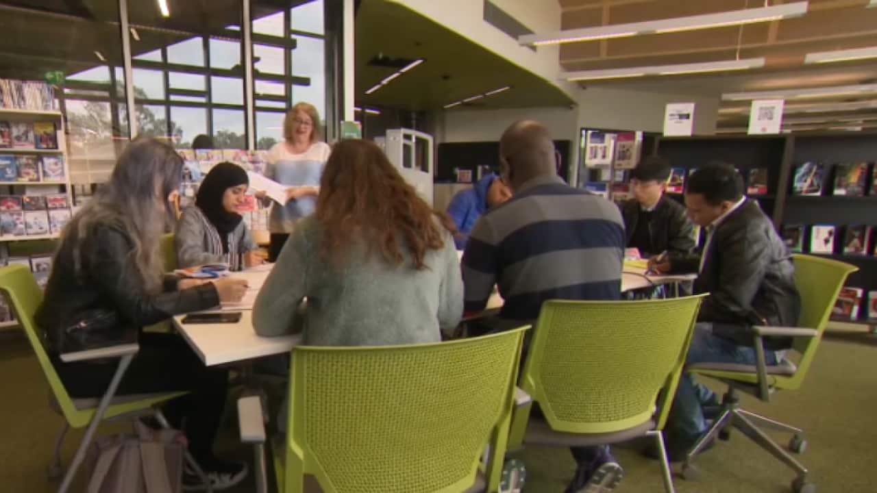 English language teacher Santina Sculli from LA Trobe University leading an English class (Photo by SBS)