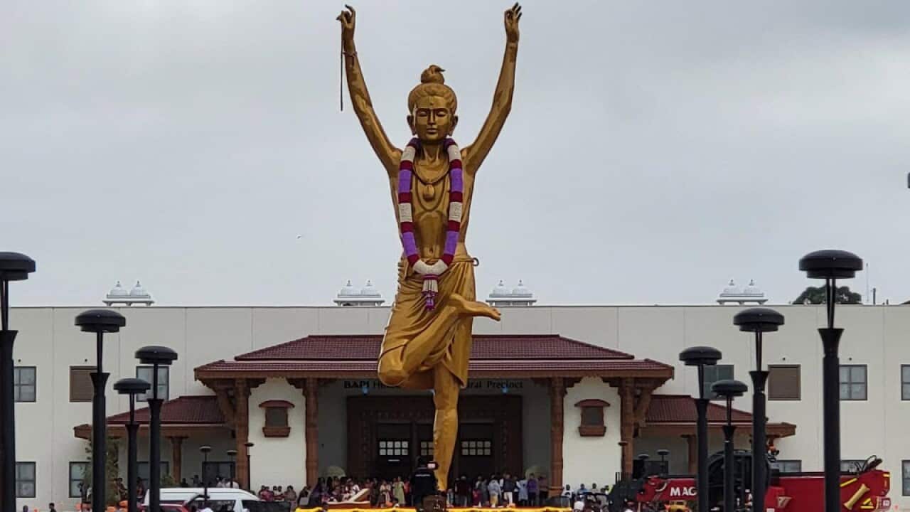 Neelkanth Varni Statue.jpg