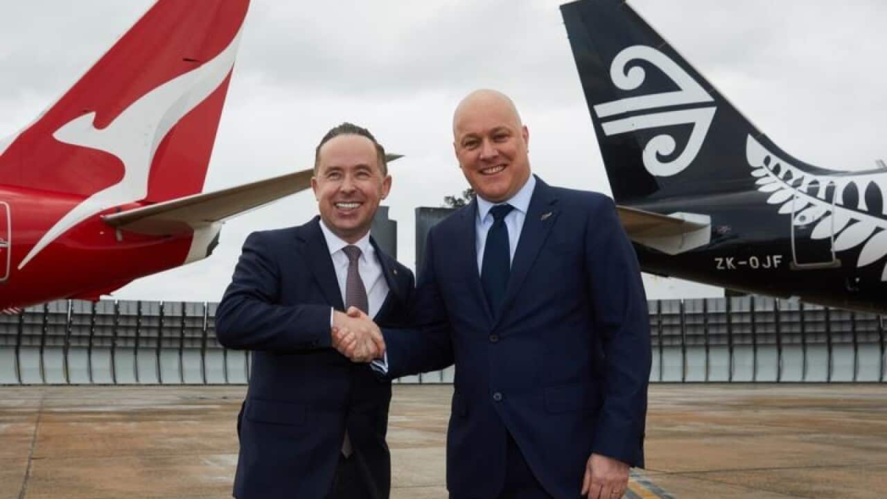 Qantas CEO Alan Joyce (L) and Air New Zealand CEO Christopher Luxon