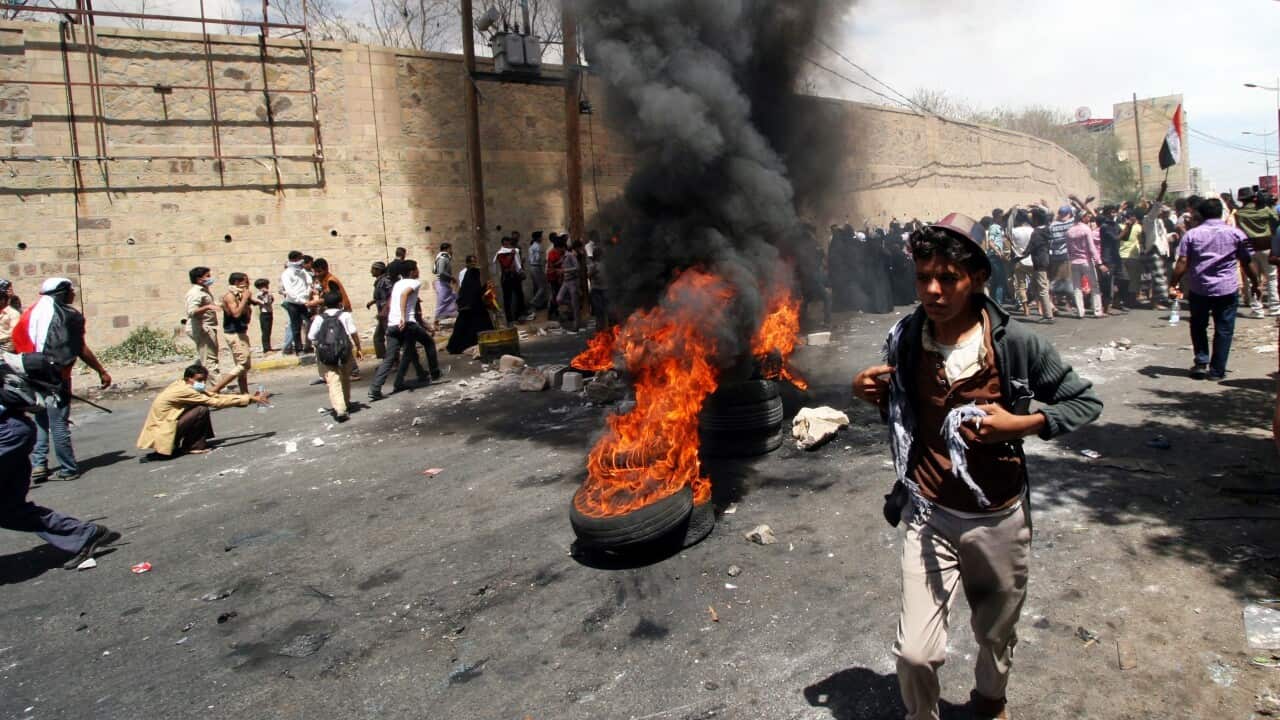 Yemeni protesters shout slogans and set alight tires during clashes following a protest against the Houthi takeover of several state facilities in the central city of Taiz, Yemen, 23 March 2015 (EPA/ANIS MAHYOUB)