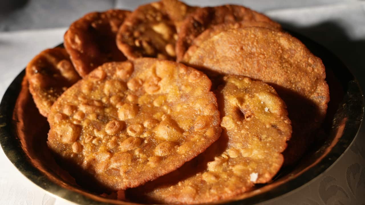 Arsa Roti is a sweet roti made by using golden syrup.