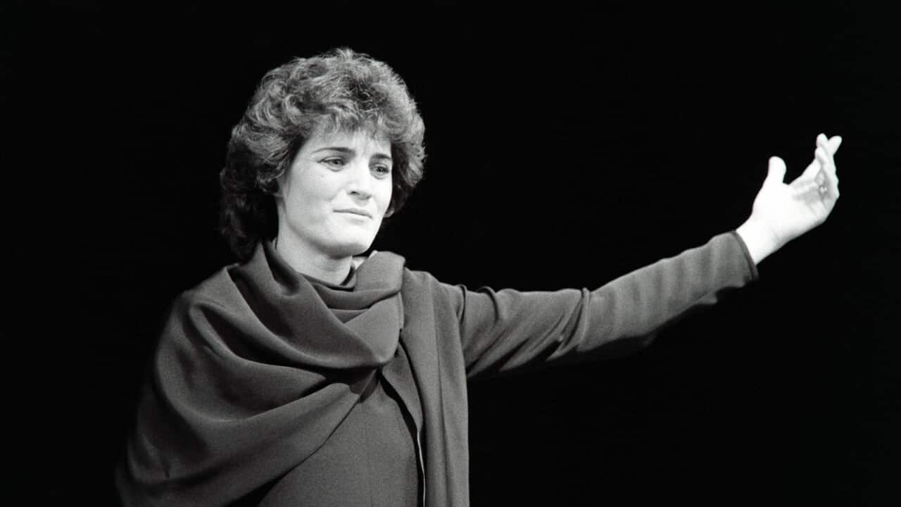 French singer Linda de Suza sings on the Olympia stage, on January 20, 1983, in Paris. (Photo by Philippe WOJAZER / AFP) (Photo by PHILIPPE WOJAZER/AFP via Getty Images)