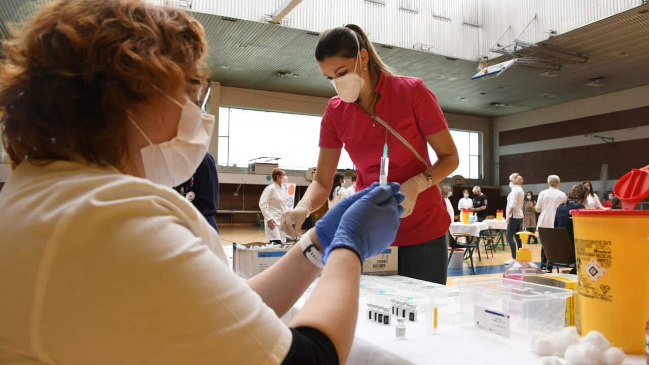 The federal government urged to set a new COVID-19 vaccine target,