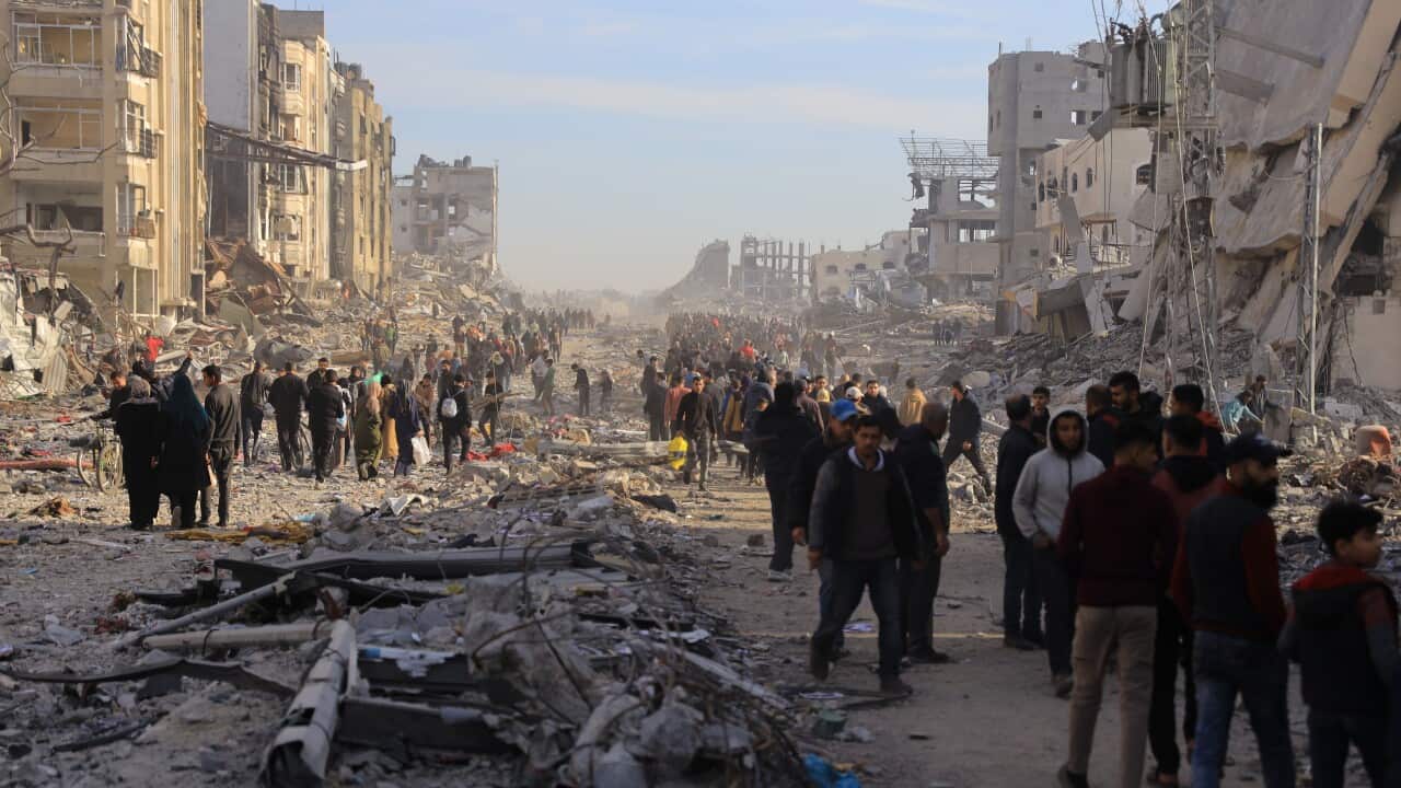 Displaced Palestinians start returning their houses after the ceasefire came into force