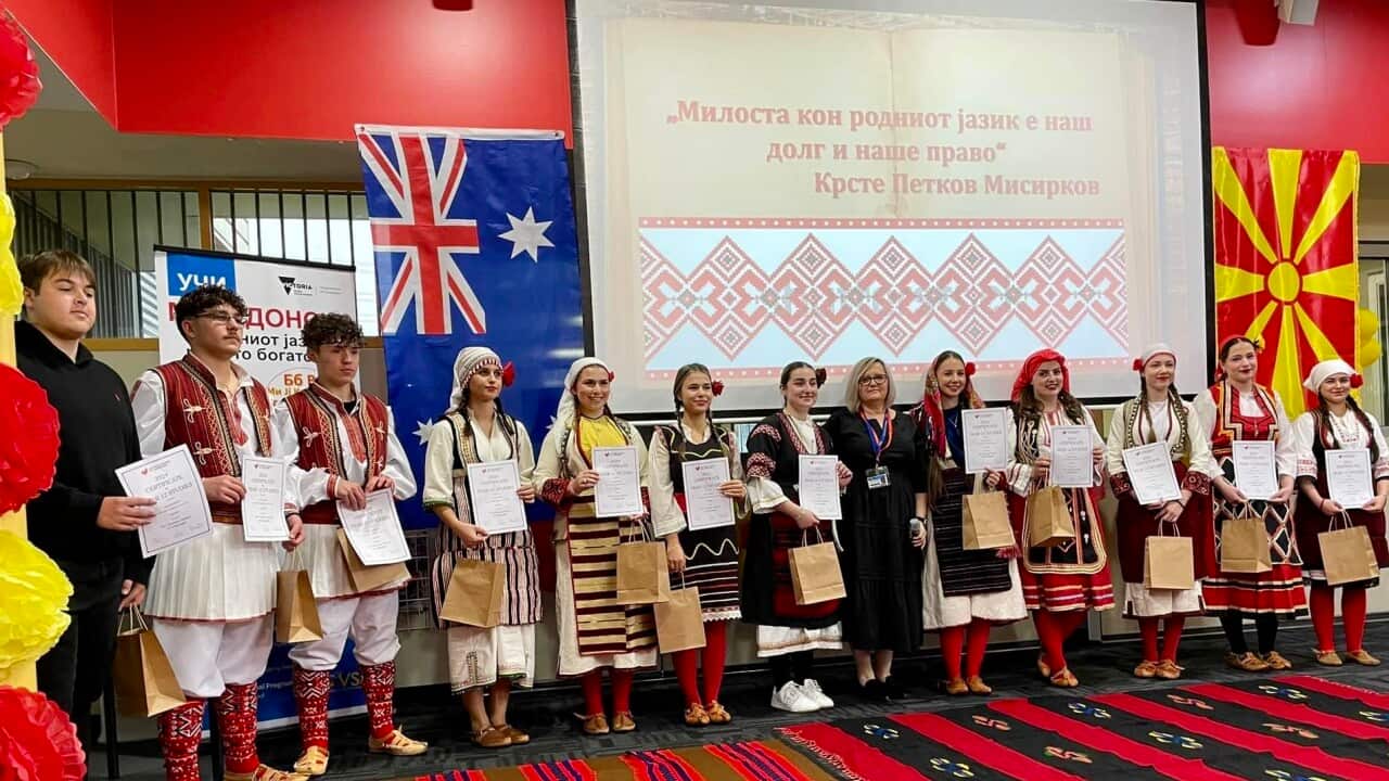 Killor Downs ucenici i Vesna Damcevska .jpg