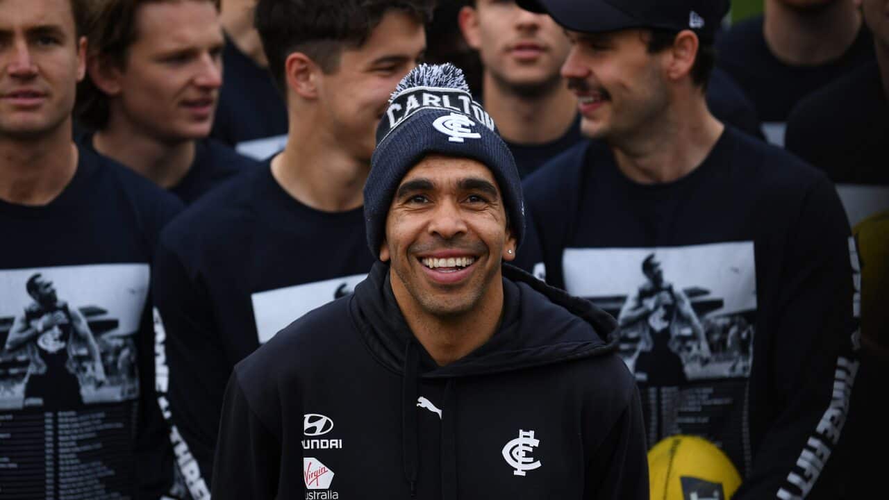 Eddie Betts of Carlton Blues with teammates ahead of a training session at Ikon Park in Melbourne, Tuesday, August 17, 2021. Carlton Football Club has announced that veteran Eddie Betts will not be offered a new contract at the conclusion of the 2021 AFL