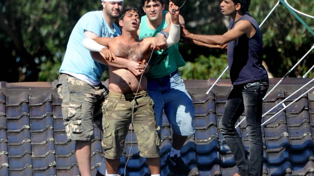 villawood_detention_protest_230411_B_AAP_904056115