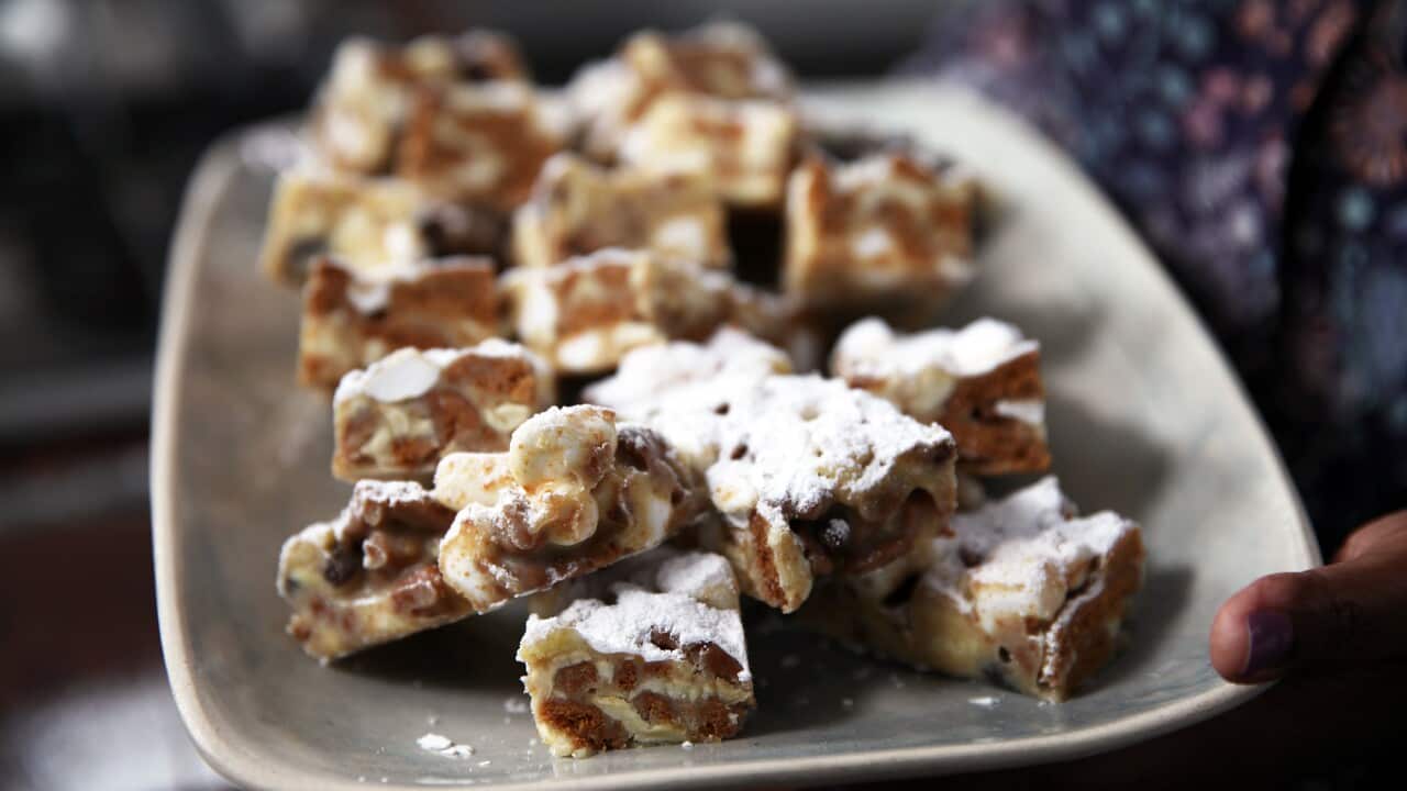 Image_-_NFF_-_S01E04_-_Manic_Weekdays_-_Apple_Rocky_Road_2 copy.jpg