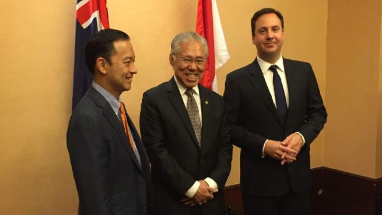 Australian Trade Minister Steve Ciobo (right), former Indonesian trade minister Thomas Lembong (left) and new Trade Minister Enggartiasto Lukita