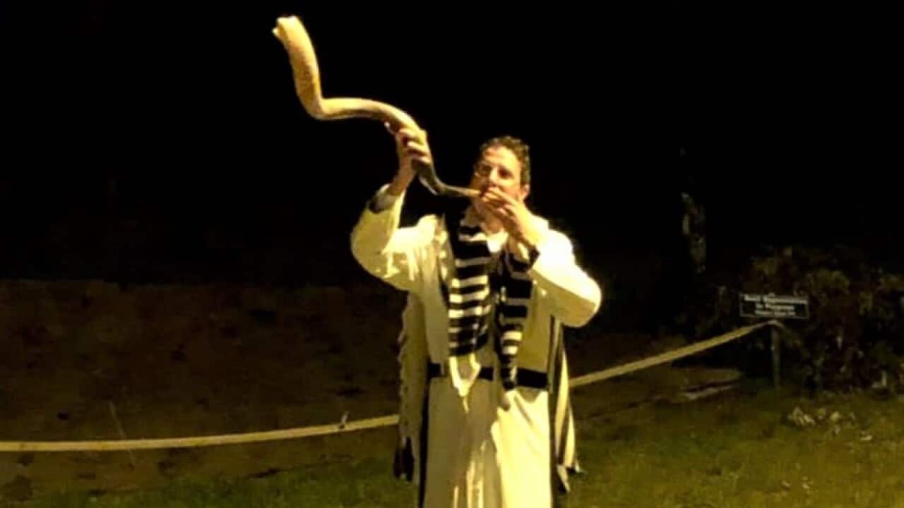 Rabbi Wolff Blowing the shofar, ending our fast, Cooper Park Sydney