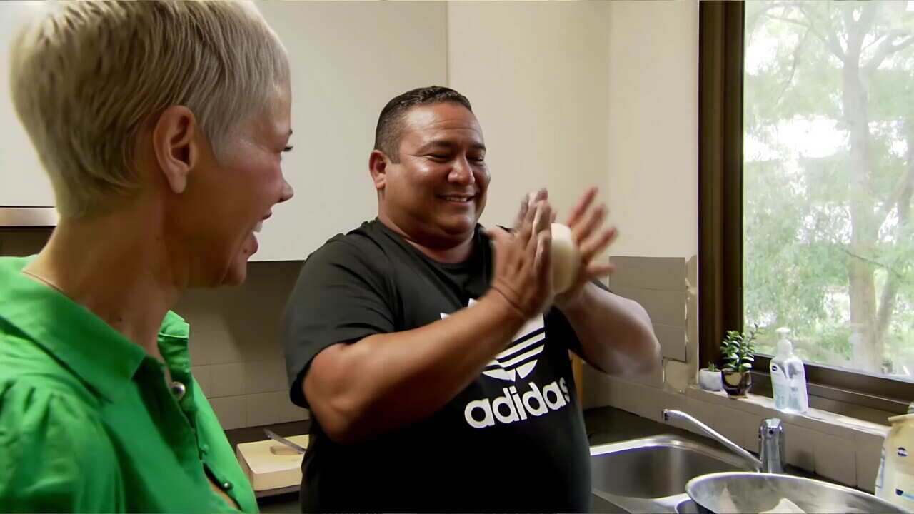 Arnaldo prepares traditional arepas for his new-found friends (SBS).jpg