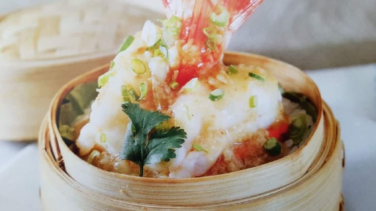 Steam prawn with garlic and glutinous rice