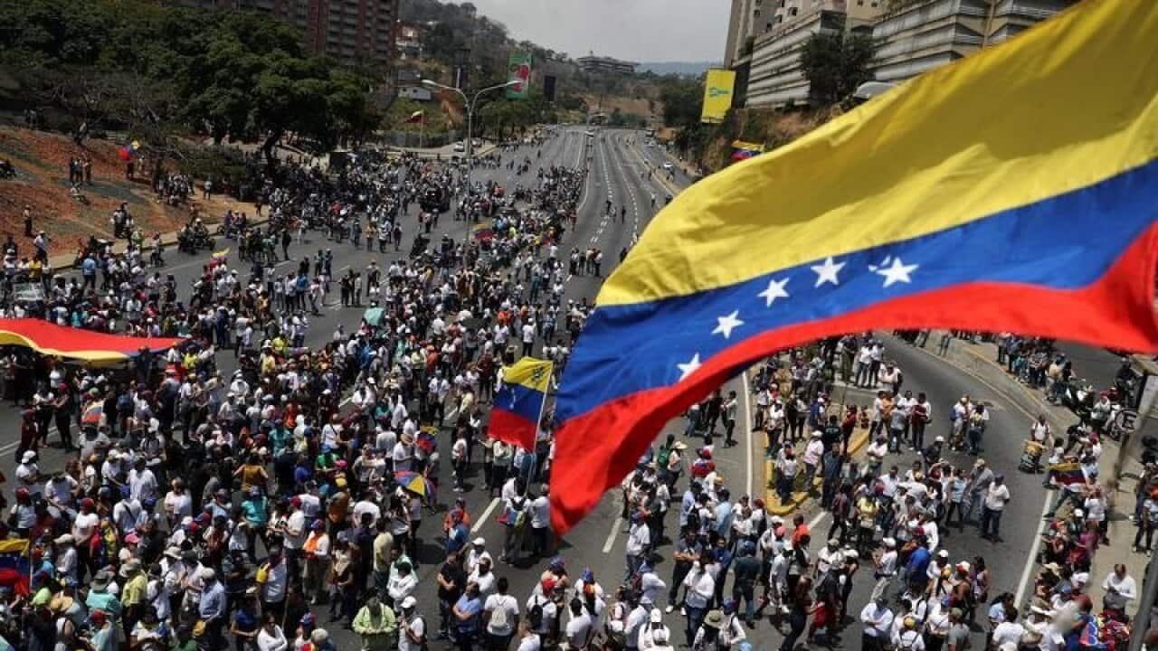 Hundred of Venezuelans gather on the streets