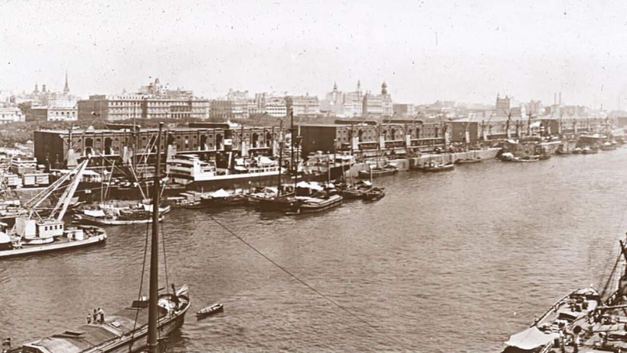 archival image of the Harbour in Buenos Aires