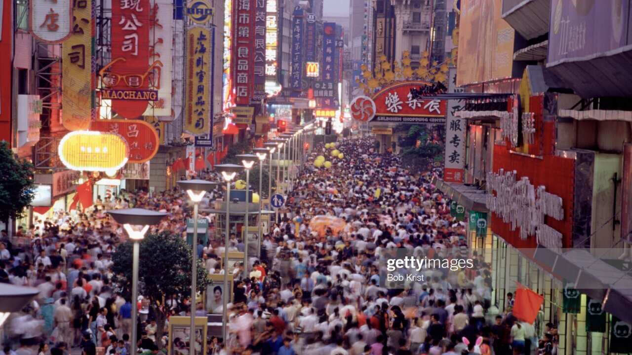 As the world's population hits eight billion, China's population growth loses momentum.