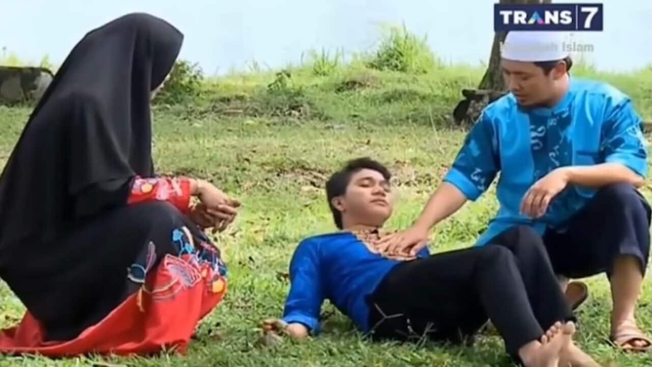 An Islamic cleric conducts a religious exorcism on the television program Ruqyah.