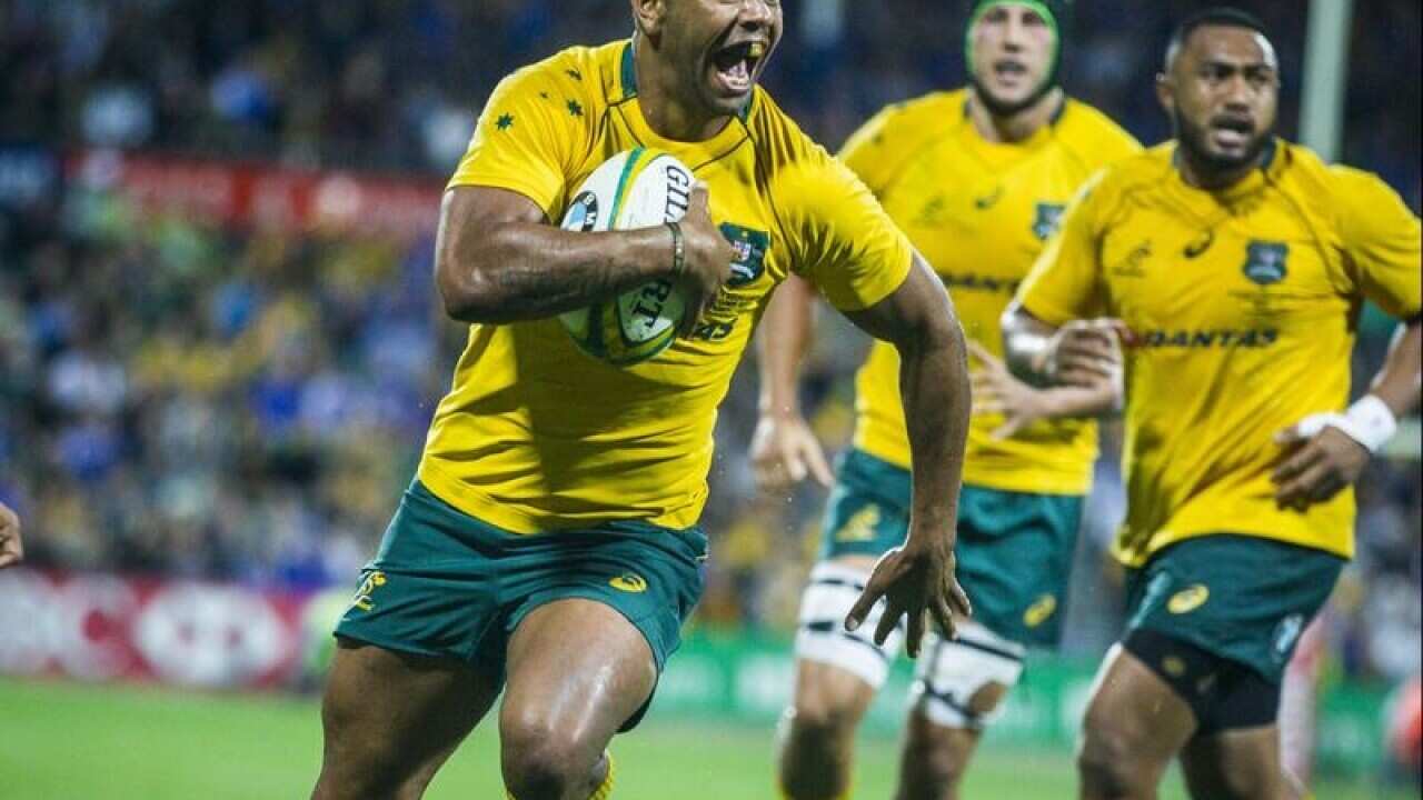 Kurtley Beale runs the ball
