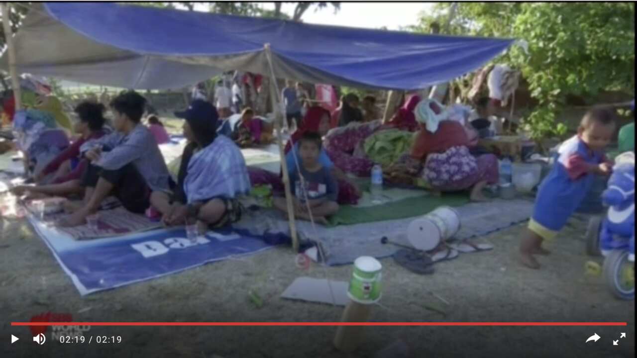 Lombok island earthquake: Death toll tops 100 as thousands wait for aid