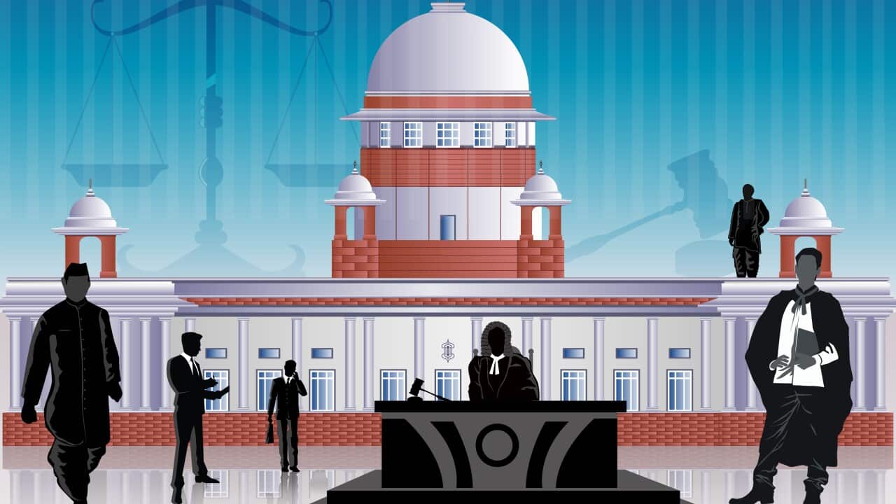 People in front of a courthouse, Supreme Court, New Delhi, India