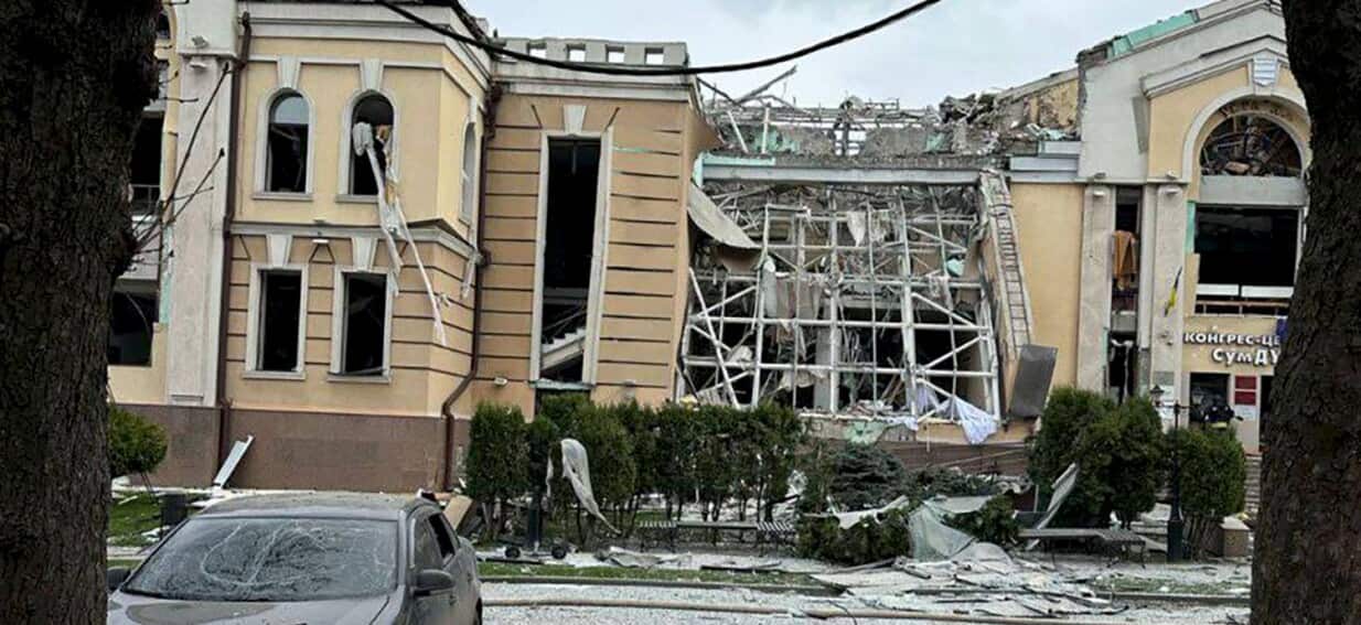 Russian strike kills over 20 in Ukrainian city, mayor says