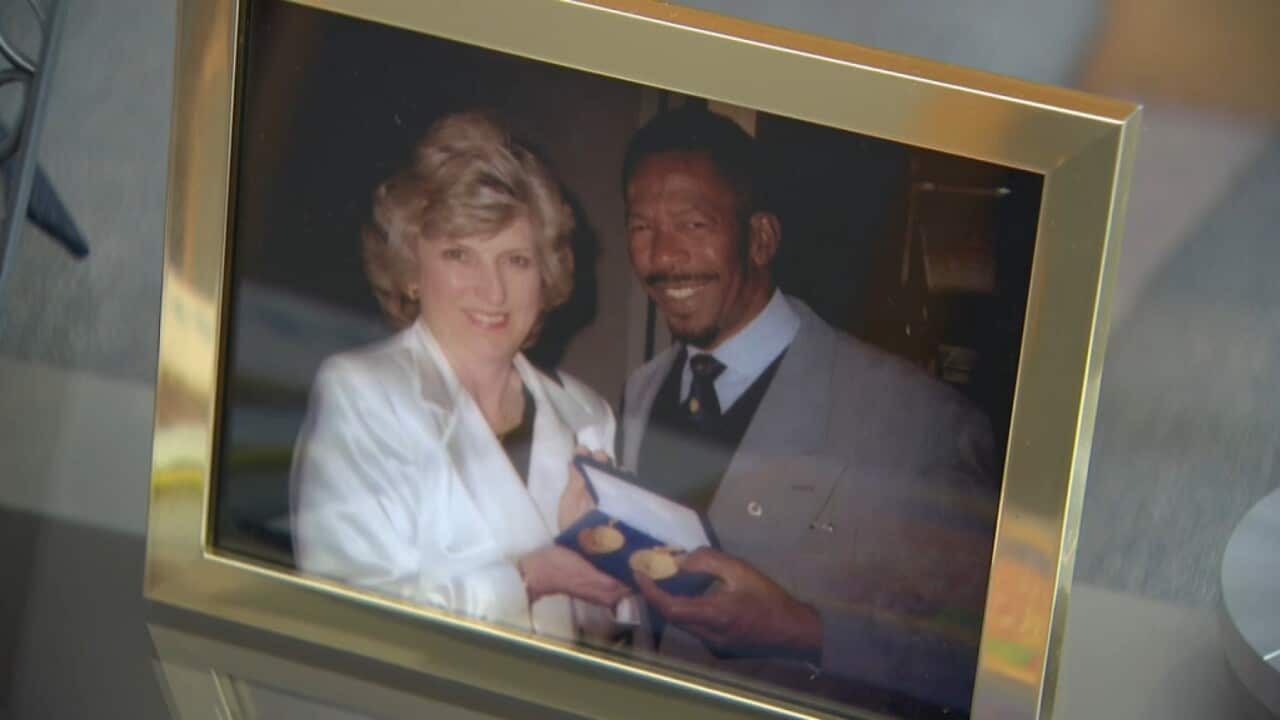 Rosemary Mula and Brazilian athlete Adhemar Ferreira da Silva with his medals (SBS).jpg