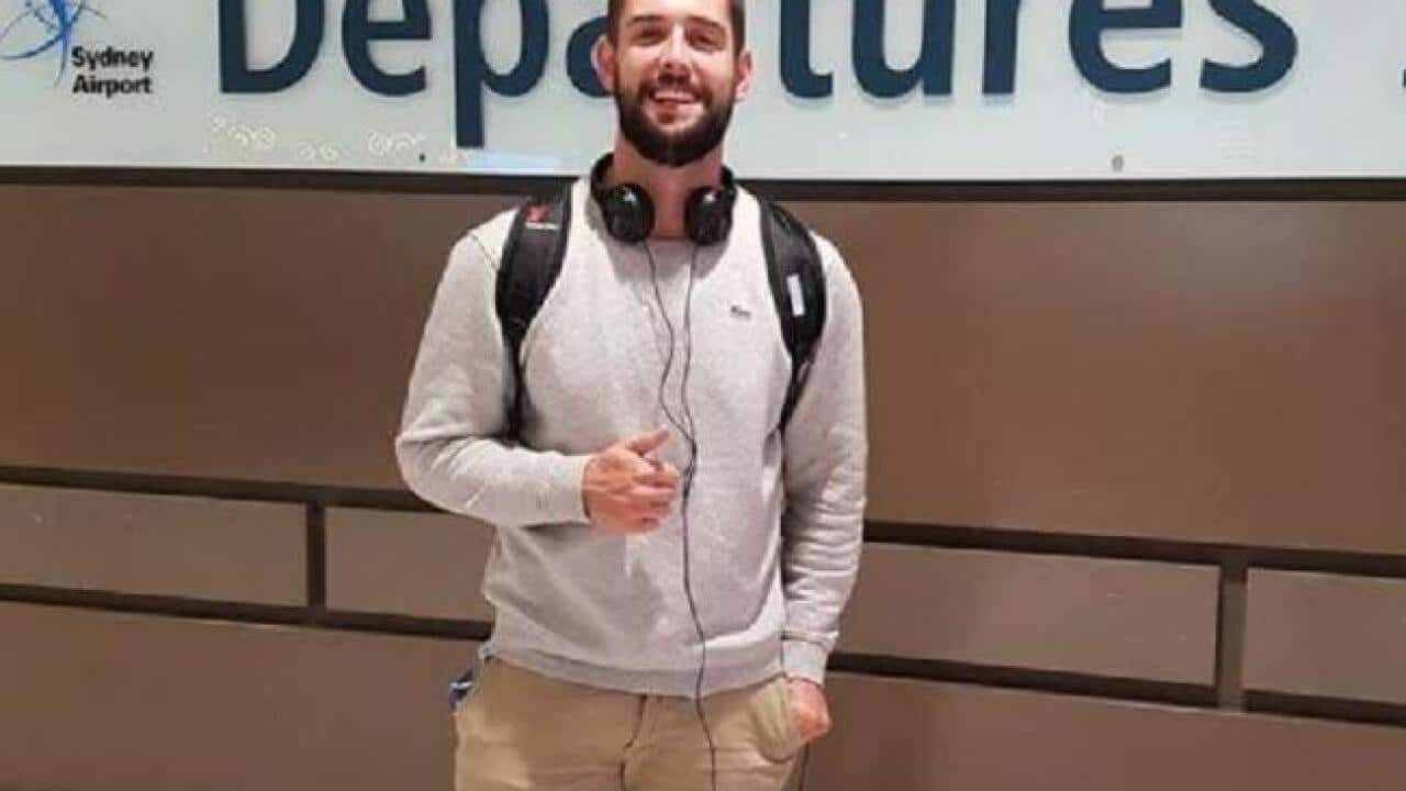 Aussie arrested for overstaying visa by an hour