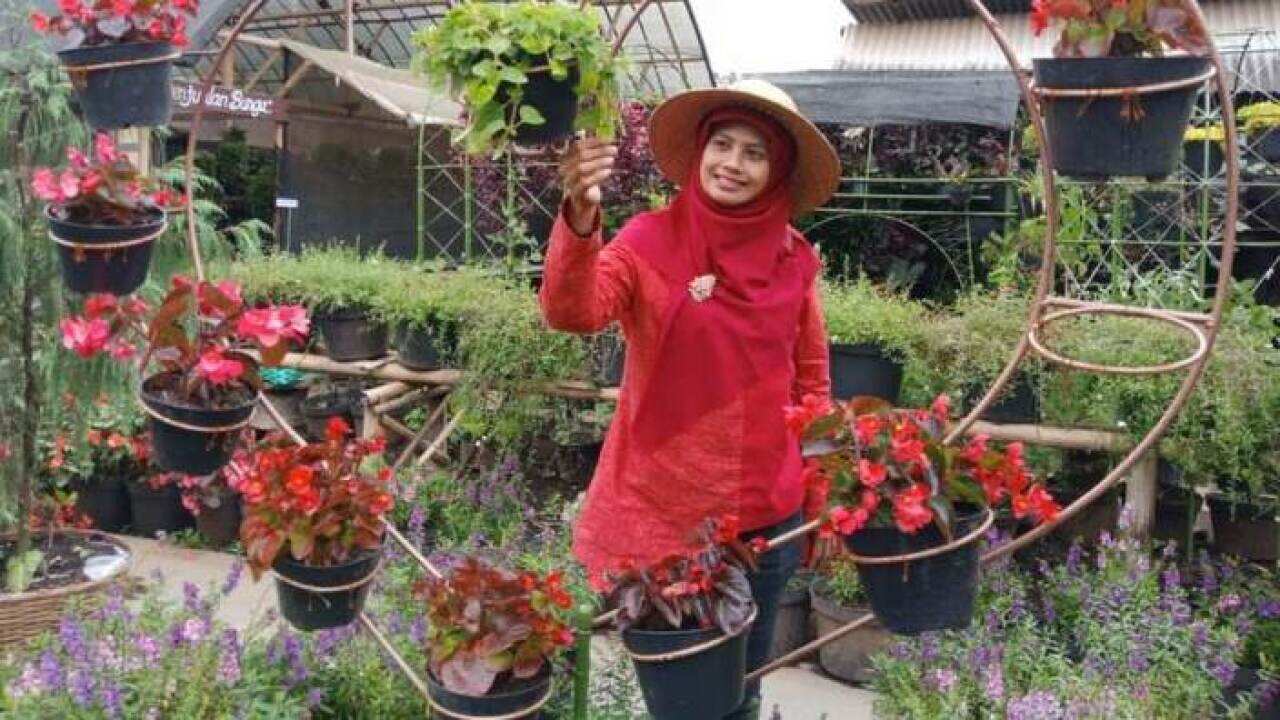 Luky Sandra Amalia at the Begonia Park, West Java - Apr 2018.