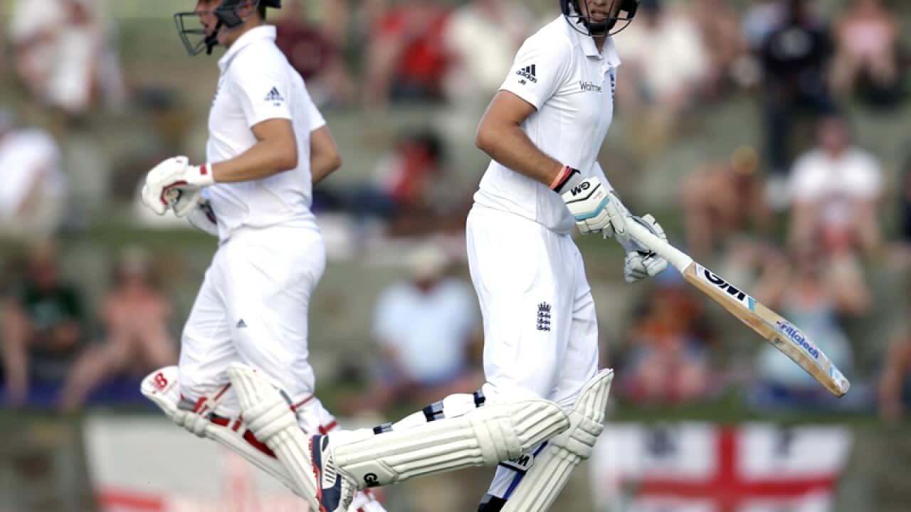 England's Joe Root (R) and Gary Ballance